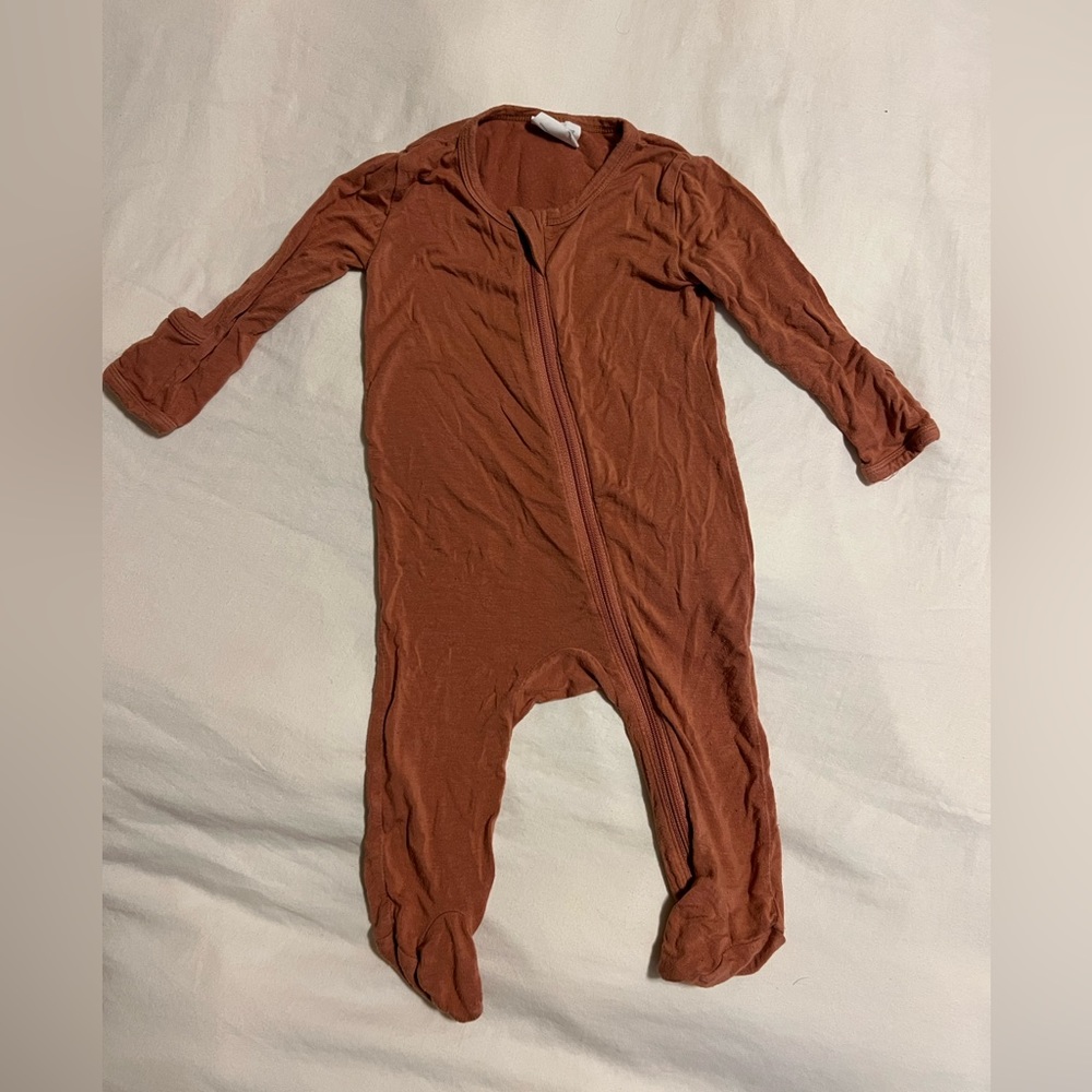 Spearmint Baby (Angel Dear) 6-9mo onesie with mittens, color is rust